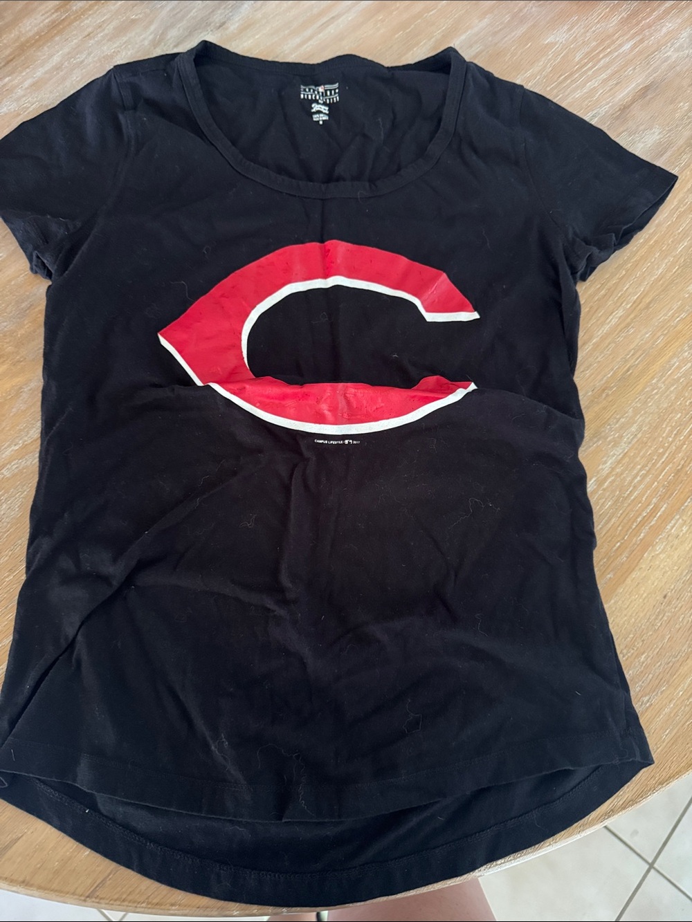 Women's Black Graphic Tee with Red Logo med